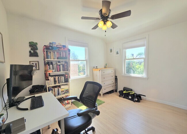 Building Photo - 609 Farragut Pl NE
