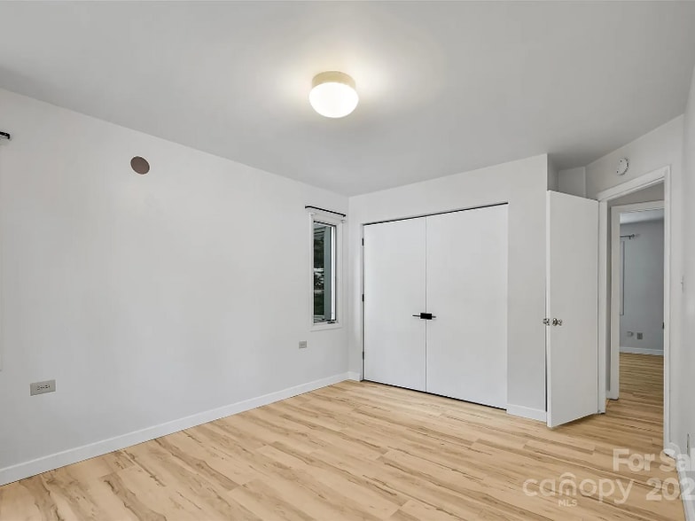 Building Photo - 71 Hollybrook Dr