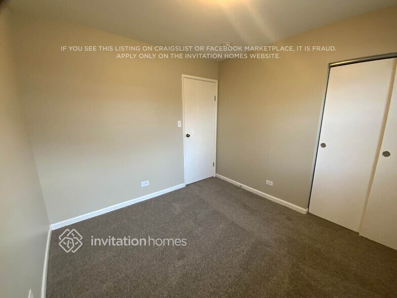 Building Photo - 906 E Sayles Dr