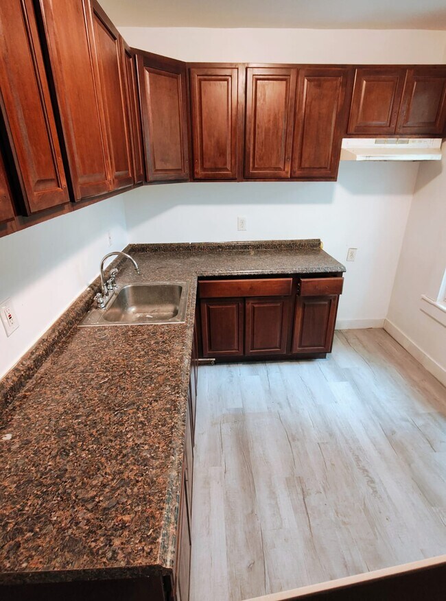 Building Photo - 18 N 7th St