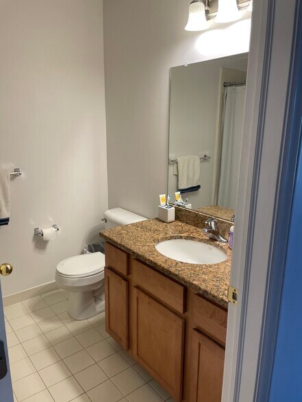 Building Photo - 5748 Hampshire Ln