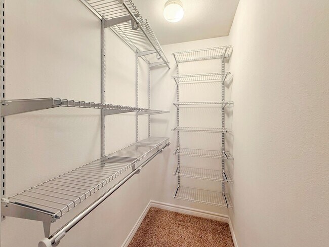 Building Photo - Modern 2BR/2.5BA with a Bonus Room Condo i...