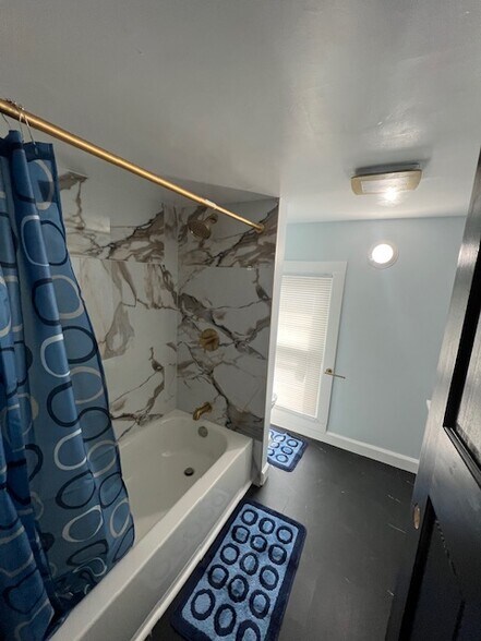 Building Photo - 1211 Madison St