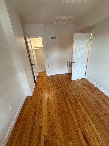 CLoset 3 - 1905 Columbus Ave