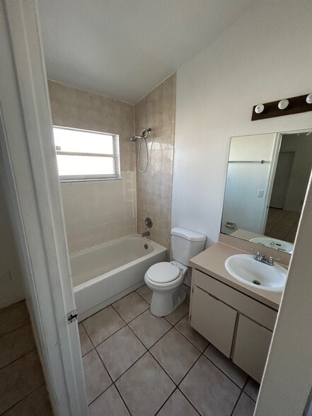 Building Photo - 306 San Gabriel St