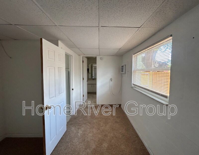 Building Photo - 3929 S Shade Ave