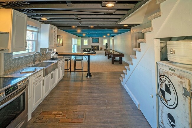Building Photo - Beautiful, one of a kind property on four ...
