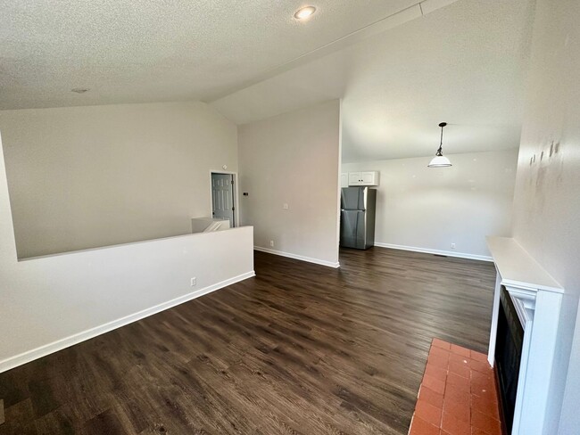 Building Photo - 205 Copper Hill Dr