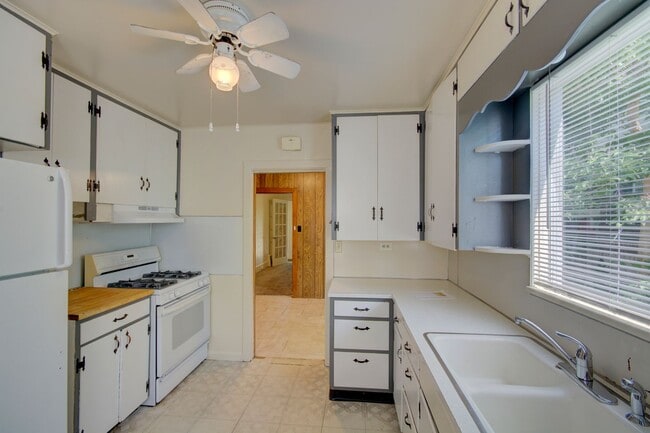 Building Photo - DU HOUSE FOR RENT