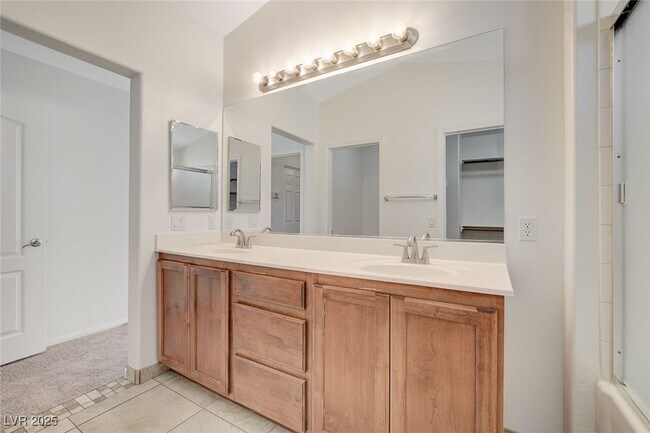 Building Photo - 11215 Dahlia Grove St