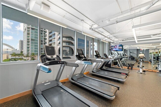 Building Photo - 900 Biscayne Blvd