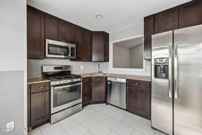 Building Photo - 412 Hampton Ct