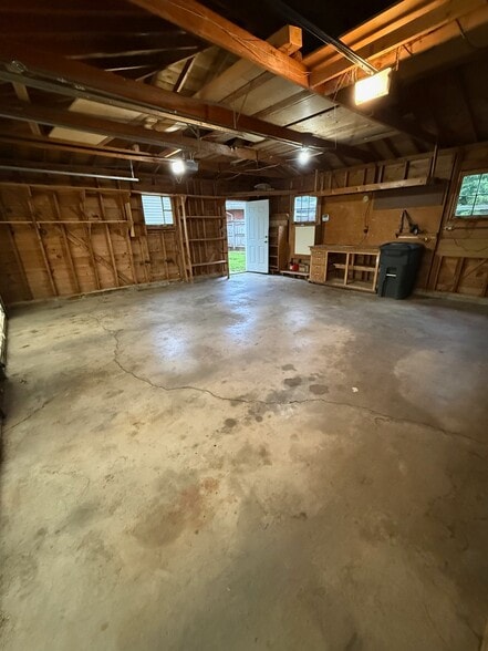 Garage - 1601 Crook Ave