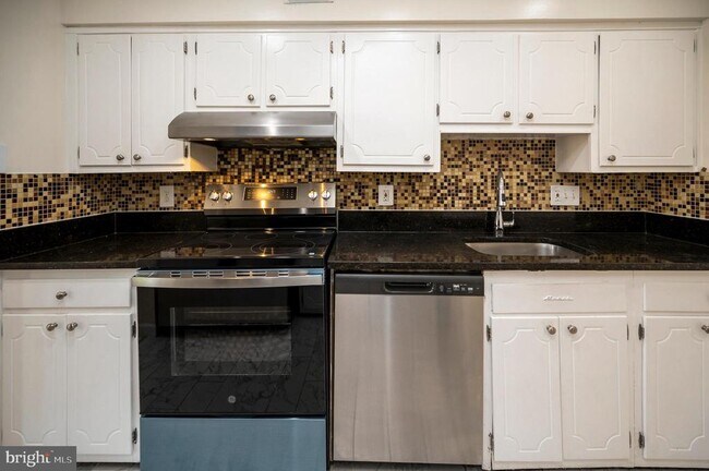 Building Photo - 3890 Mariposa Pl