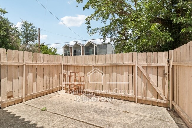 Building Photo - 408 Ira Ave