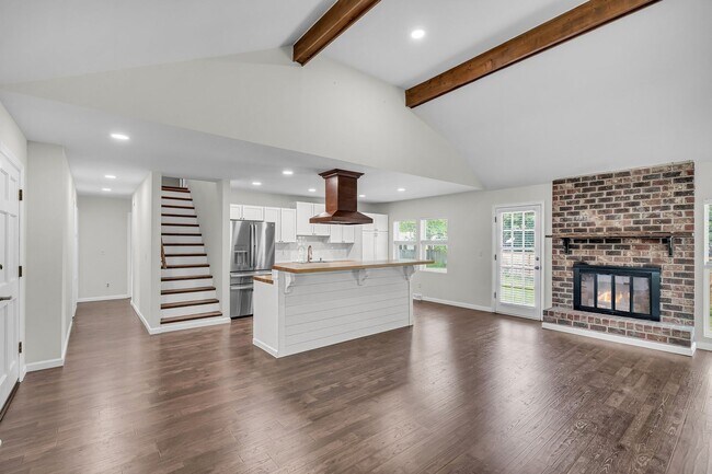 Building Photo - Comfortable Living with Modern Upgrades in Prime Goose Creek Location