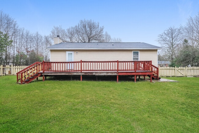 Building Photo - 346 Sprahler St