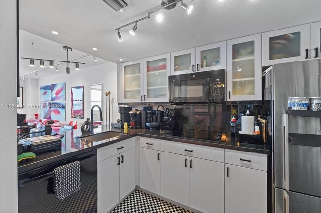 Building Photo - 650 West Ave