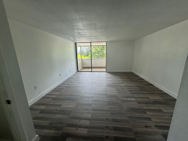 Building Photo - Spacious 3-Bedroom, 2.5-Bathroom Condo – P...