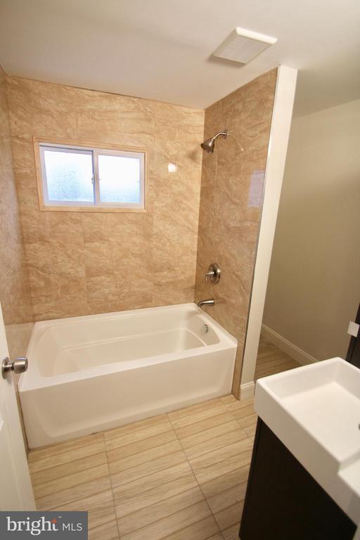 Building Photo - 3516 Mercer St