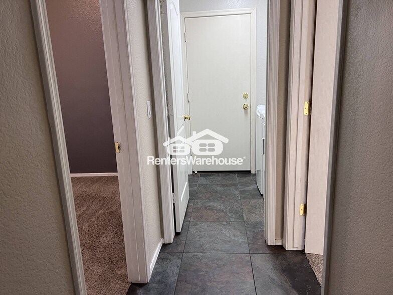 Building Photo - 9842 W Tonopah Dr