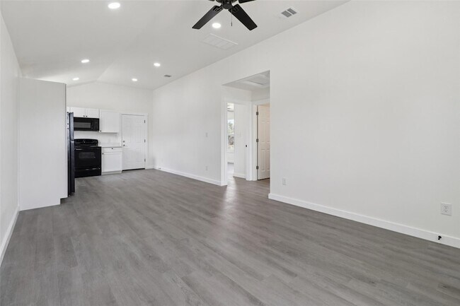 Building Photo - 1087 Schubert Ln