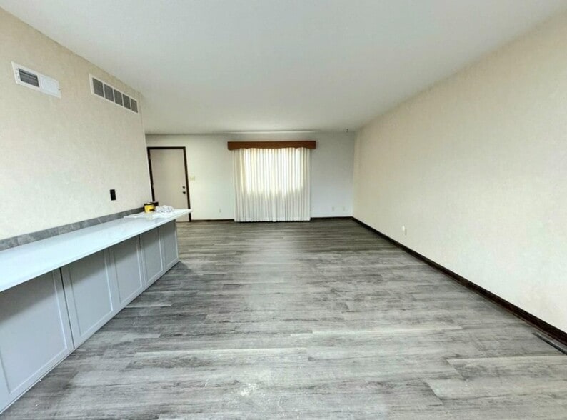 Building Photo - 1911 Glendale Rd