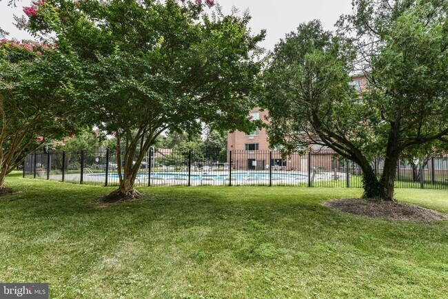 Building Photo - 10570 Main St