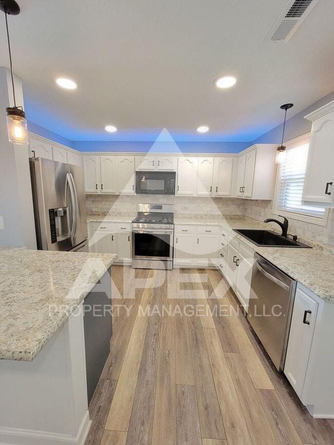 Building Photo - West Knoxville – Beautifully upgraded - 3 Bd/2.5 Single Family Home in Hampton Court Subdivision!!