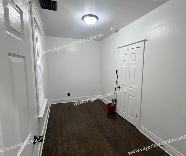 Building Photo - 1323 121st St