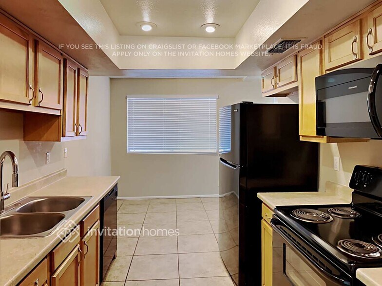 Building Photo - 2649 E Javelina Cir