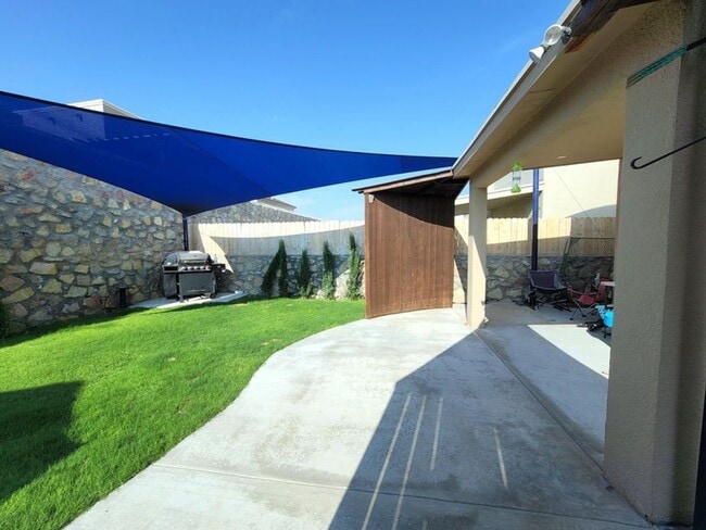 Building Photo - Amazing 3 bedroom 2 bath home in West El Paso!