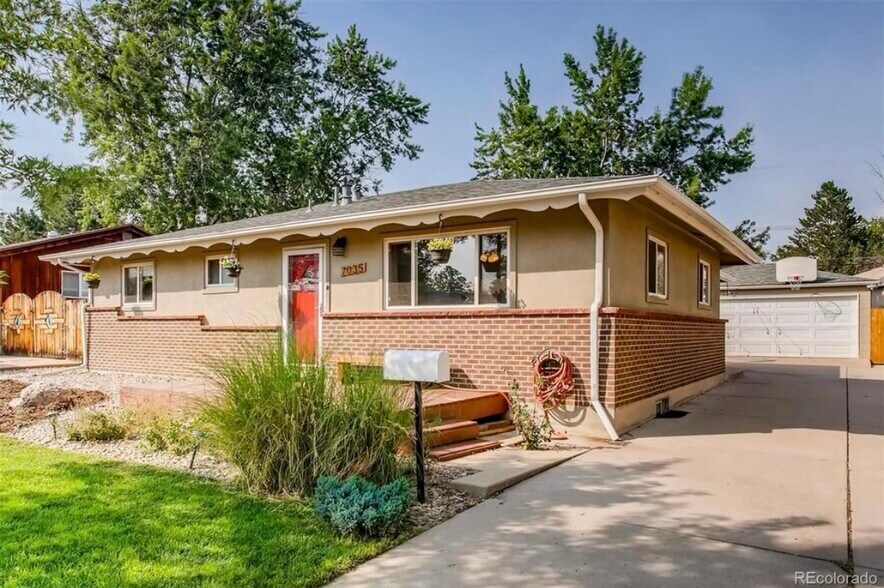 Primary Photo - 7035 W Iowa Ave