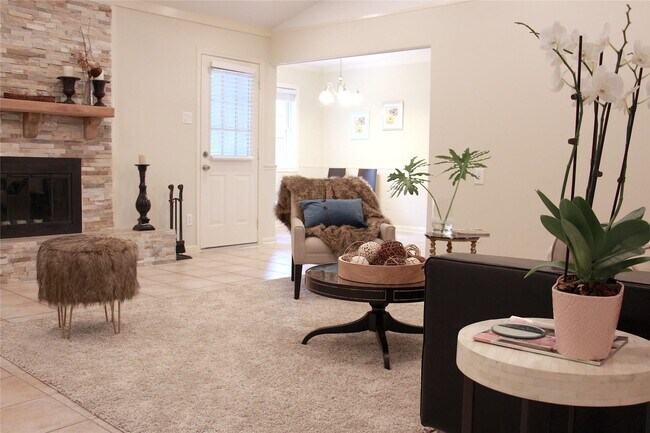 Building Photo - 10306 Bob White Dr