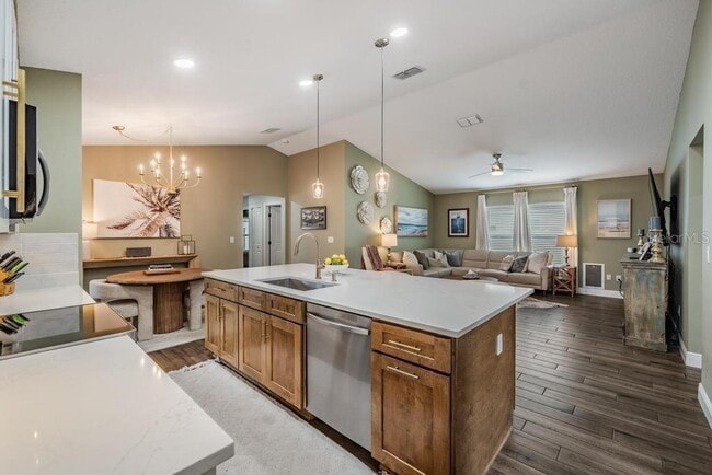 Building Photo - 106 1st Ave NE