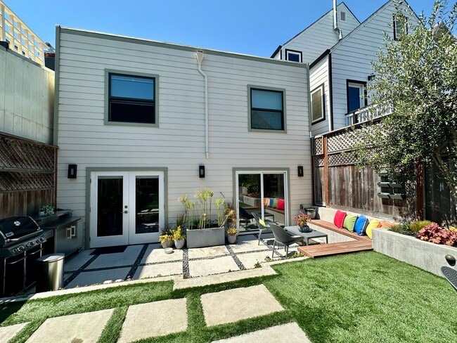 Building Photo - Modern & Bright 3BR/2BA Single-Family Home...