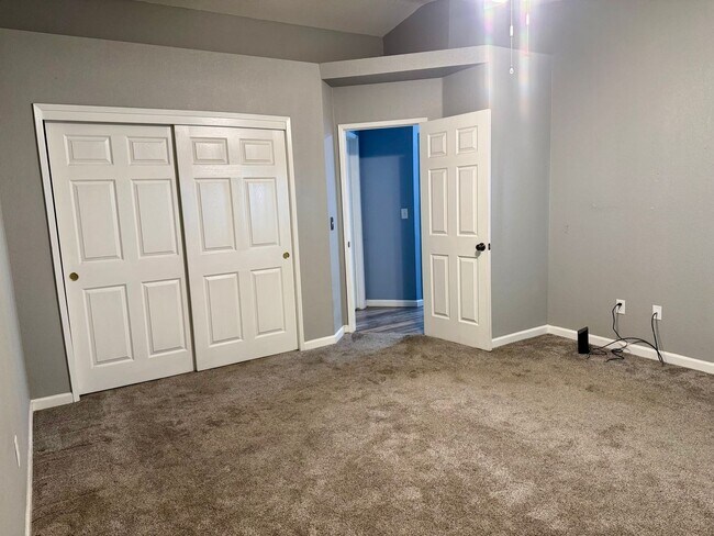 Building Photo - 3 Bedroom 2 Bathroom home at end of Cul-De-Sac