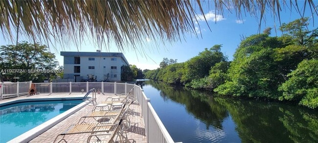 Building Photo - 1400 NE 55th St