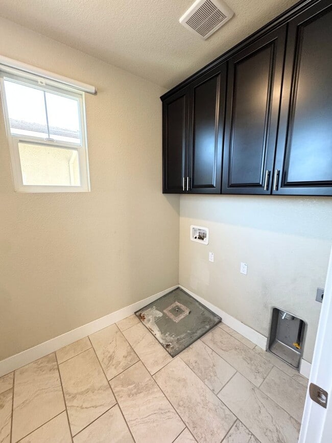 Building Photo - Resort-Style Living in Natomas Meadows | 4BD + Clubhouse & Pools SEE VIDEO