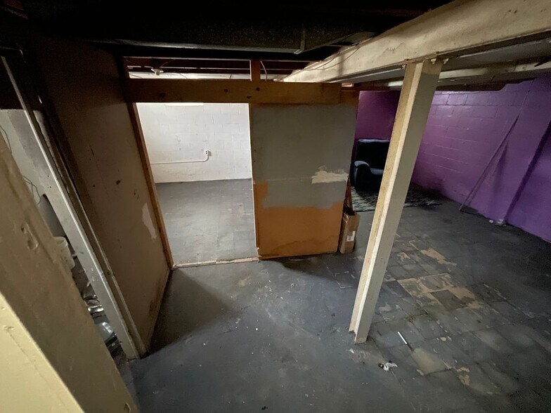 Building Photo - 4531 Woodward St