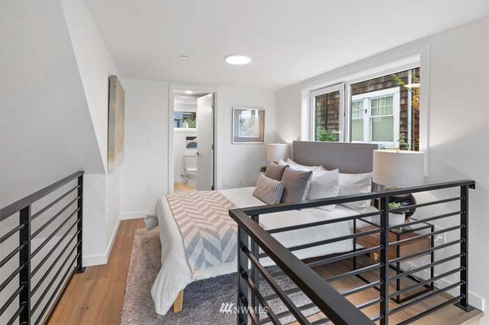 Building Photo - 2617 Franklin Ave E