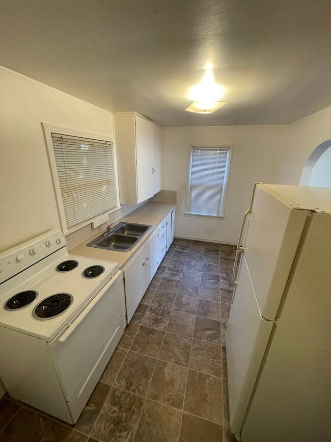 Building Photo - 530 Grove St