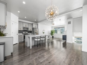 Building Photo - 439 S Meadow Garden Rd