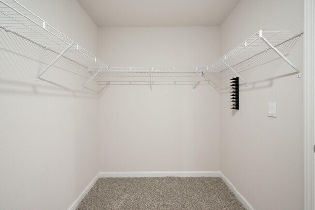 Building Photo - 522 Mary Lou Way