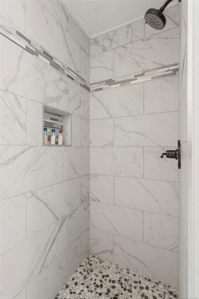 Building Photo - 417 W Birmingham St