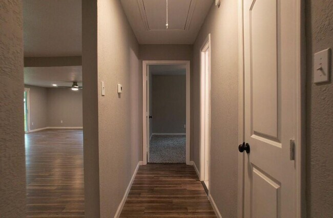 Building Photo - Splendora  Beauty on 2 Acres