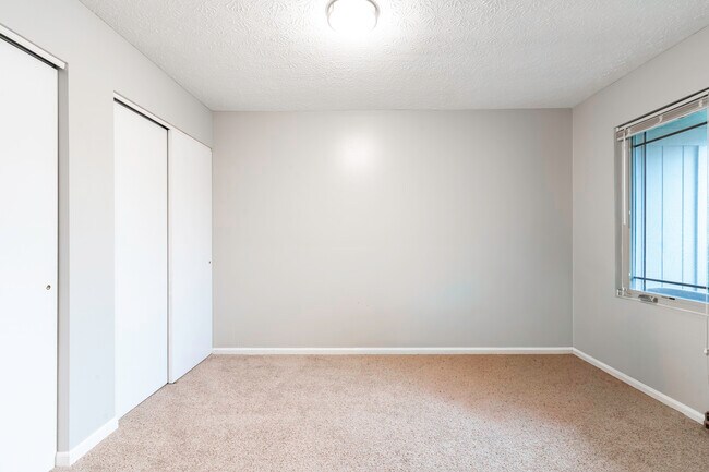 Building Photo - 67 Groton Dr