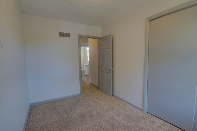 Building Photo - SL KSR1012