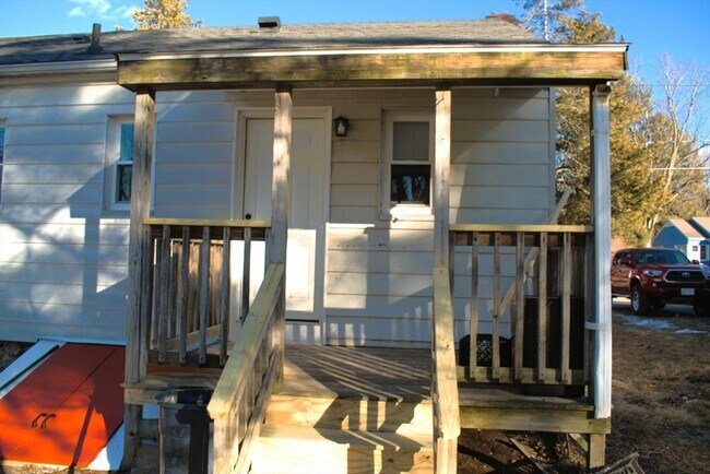 Building Photo - 17 Mayflower Cir