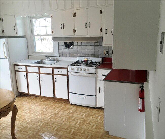 Building Photo - 38 Totten Pl